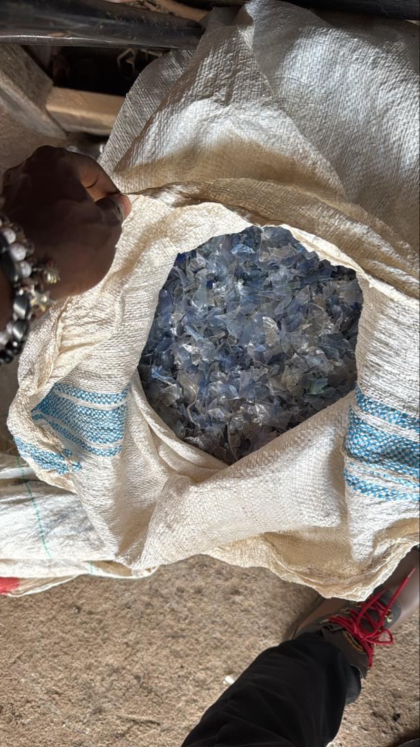 Recovered plastic flakes